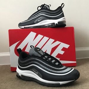 Nike Air Max (Women’s)